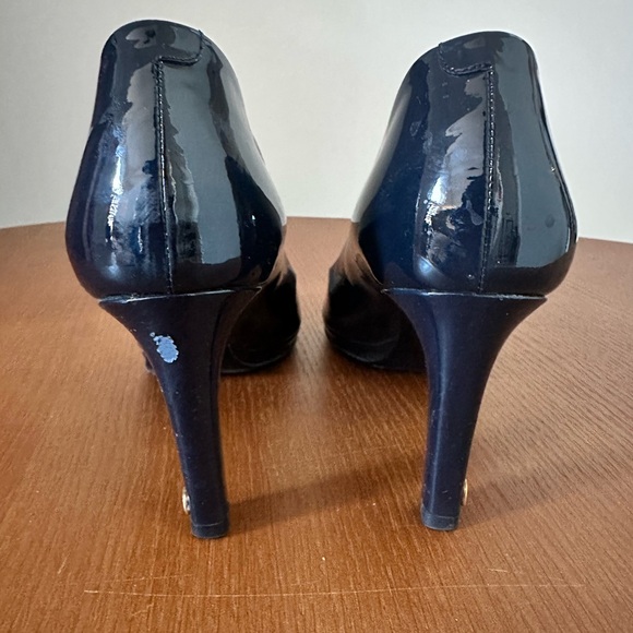 Gucci Patent Leather Round-Toe Pumps - Size 39 - Picture 10 of 12